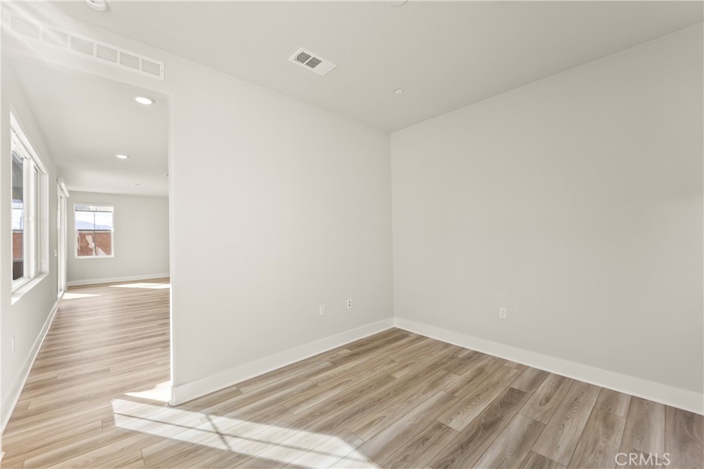 MLS #OC25270607 image #16