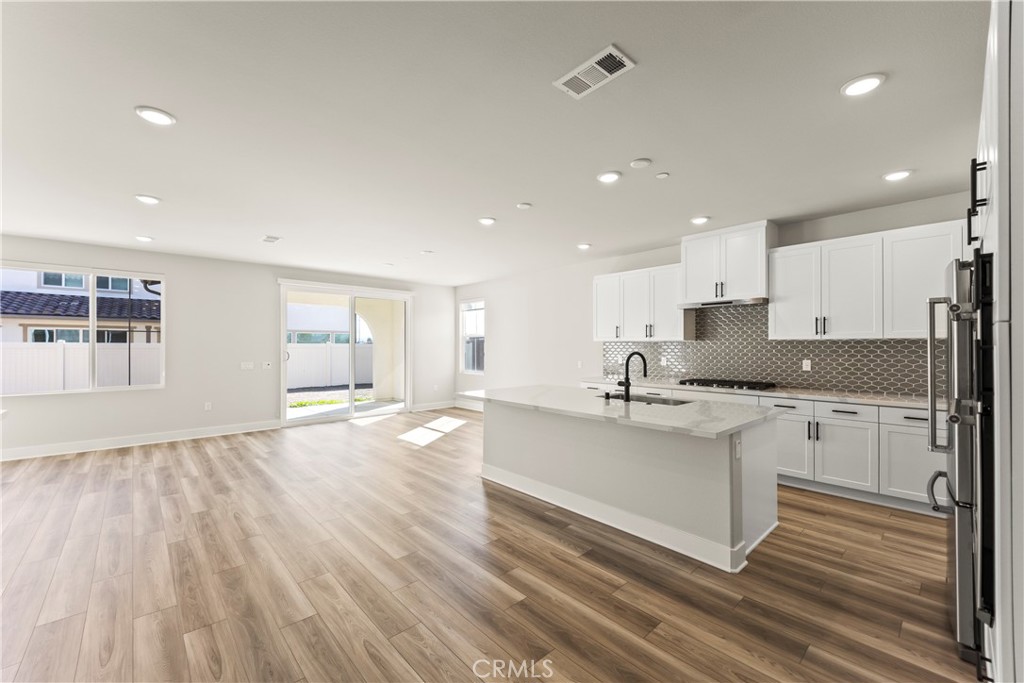 MLS #OC25270607 image #9