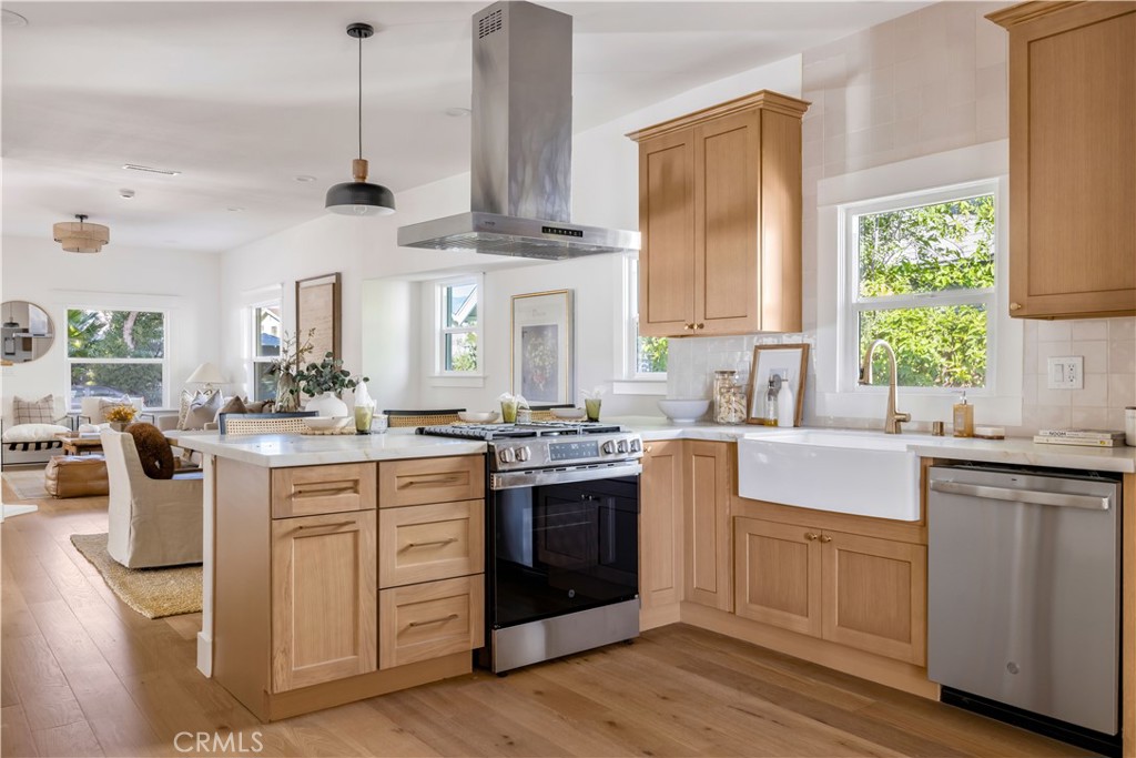 MLS #OC25270680 image #2