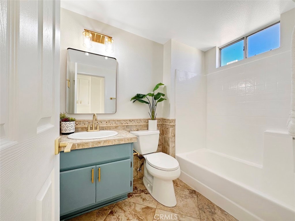 MLS #OC25270743 image #15