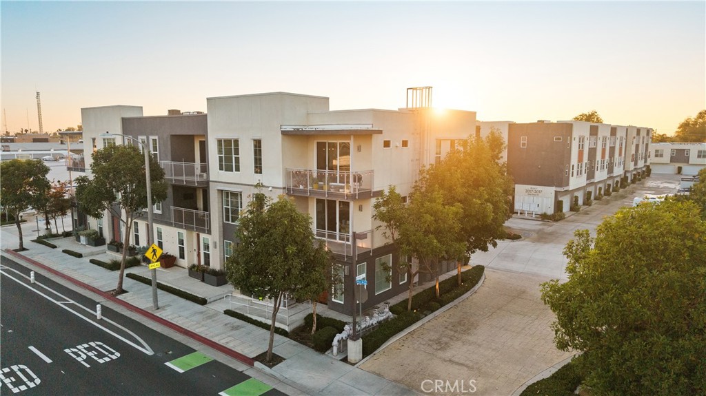 MLS #OC25270752 image #1