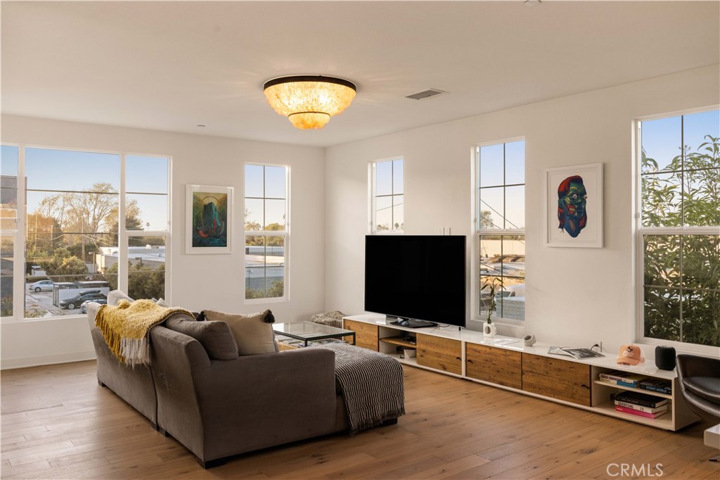 MLS #OC25270752 image #13