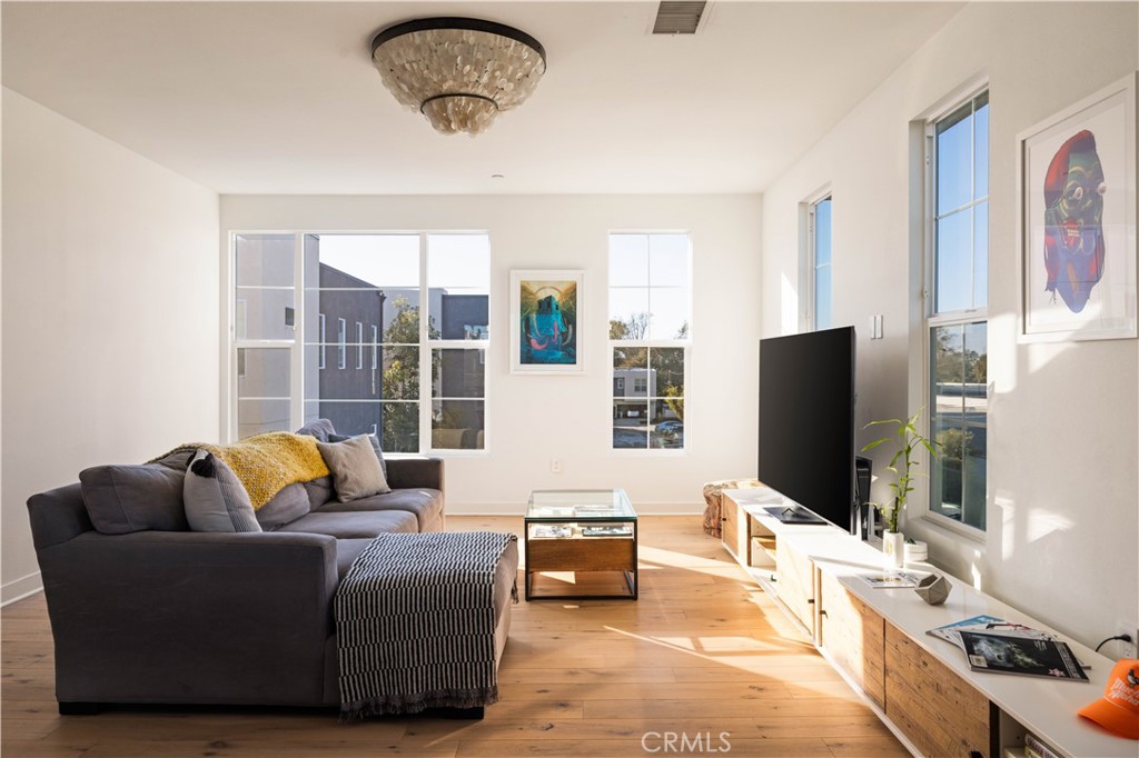 MLS #OC25270752 image #14