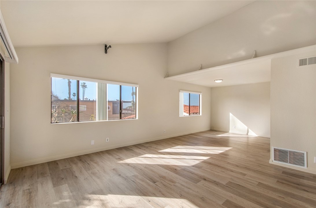 MLS #OC25270837 image #4