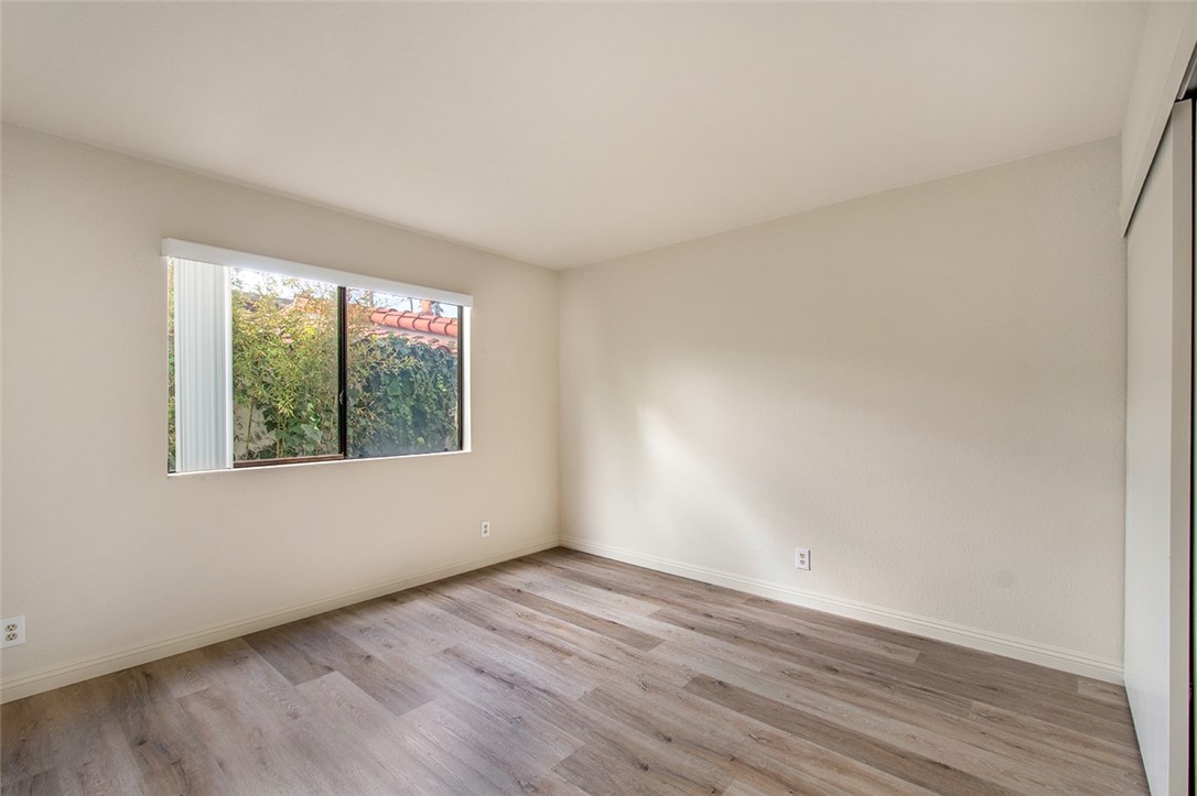 MLS #OC25270837 image #9