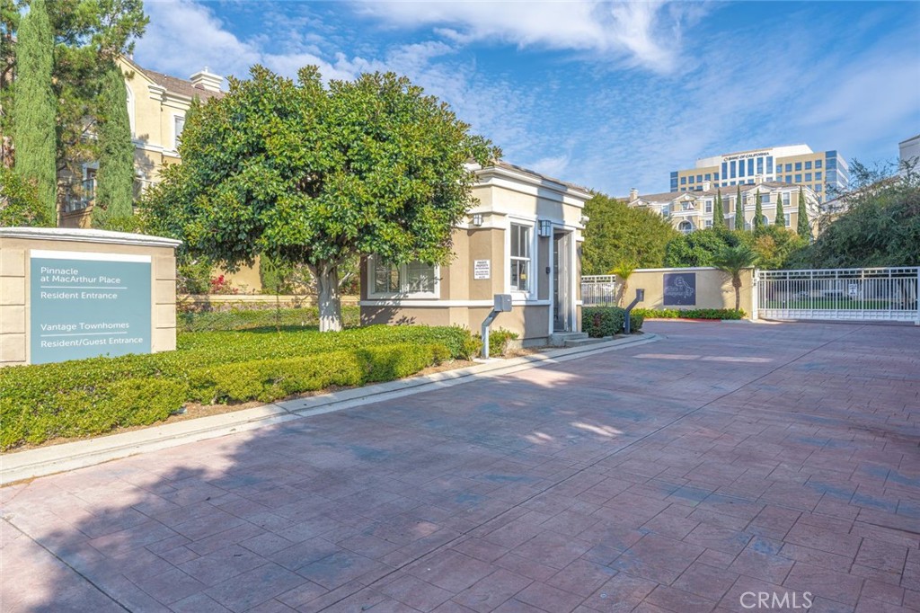 MLS #OC25270915 image #1