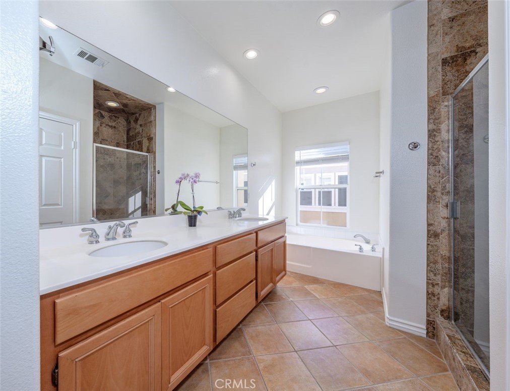 MLS #OC25270915 image #16