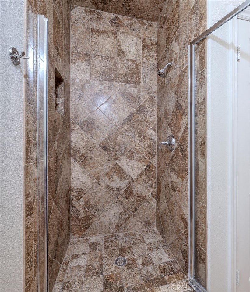 MLS #OC25270915 image #17