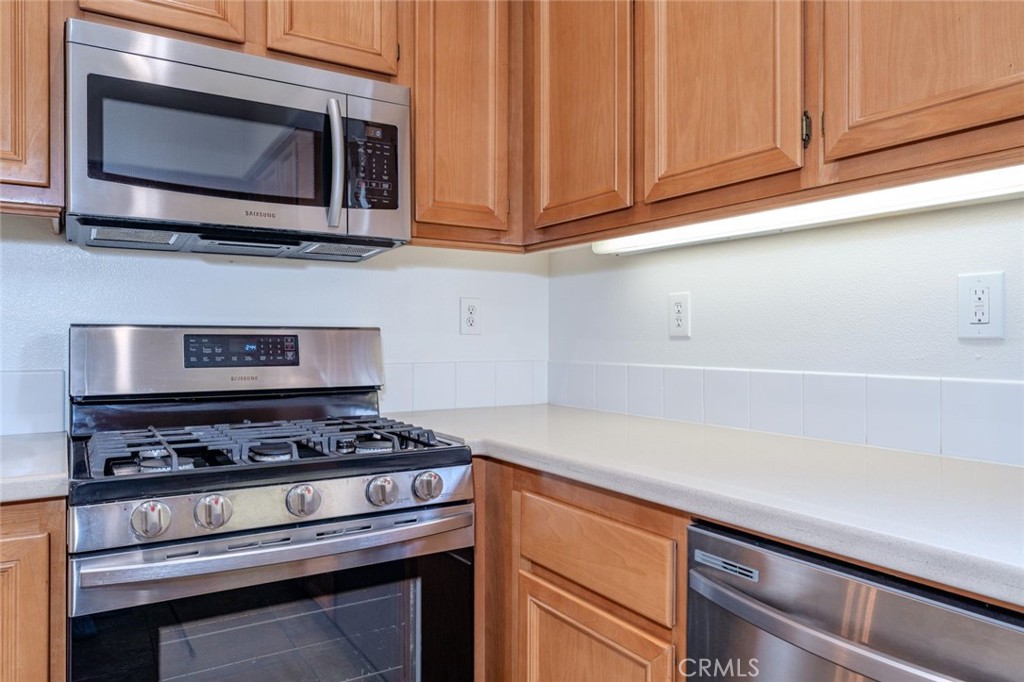 MLS #OC25270915 image #3