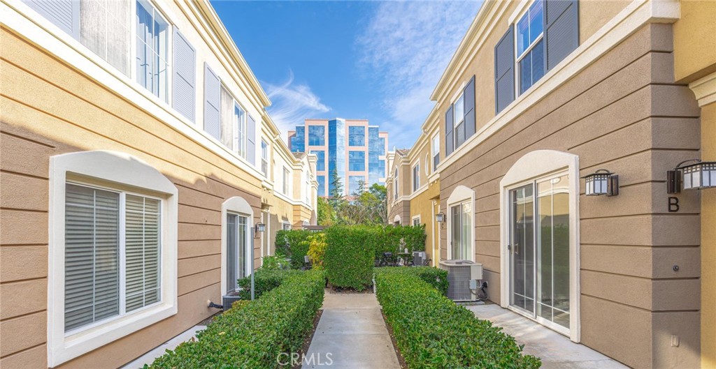 MLS #OC25270915 image #34