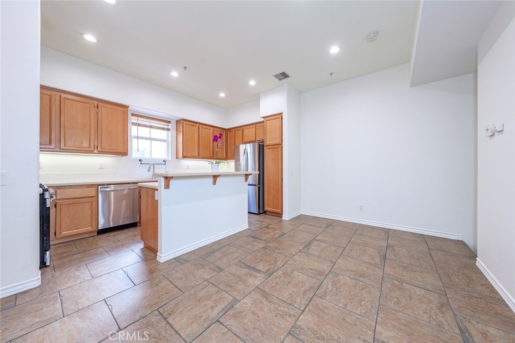 MLS #OC25270915 image #9