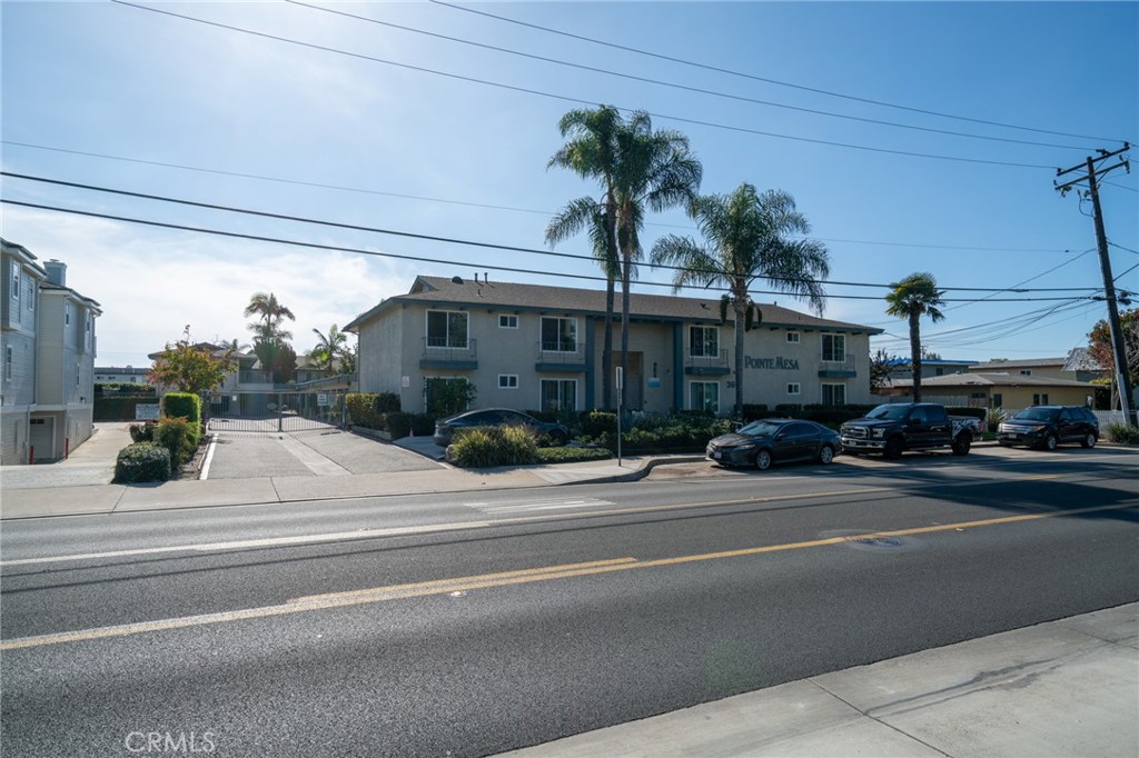 MLS #OC25270919 image #2