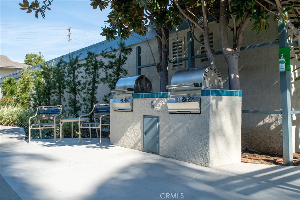 MLS #OC25270919 image #9