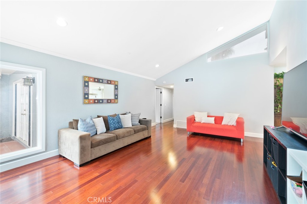 MLS #OC25270937 image #2