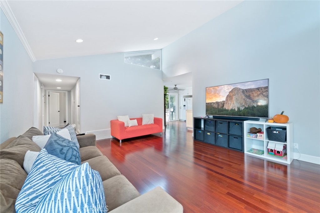 MLS #OC25270937 image #4