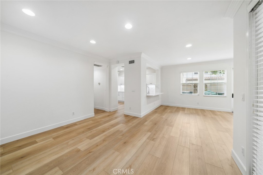 MLS #OC25270938 image #1