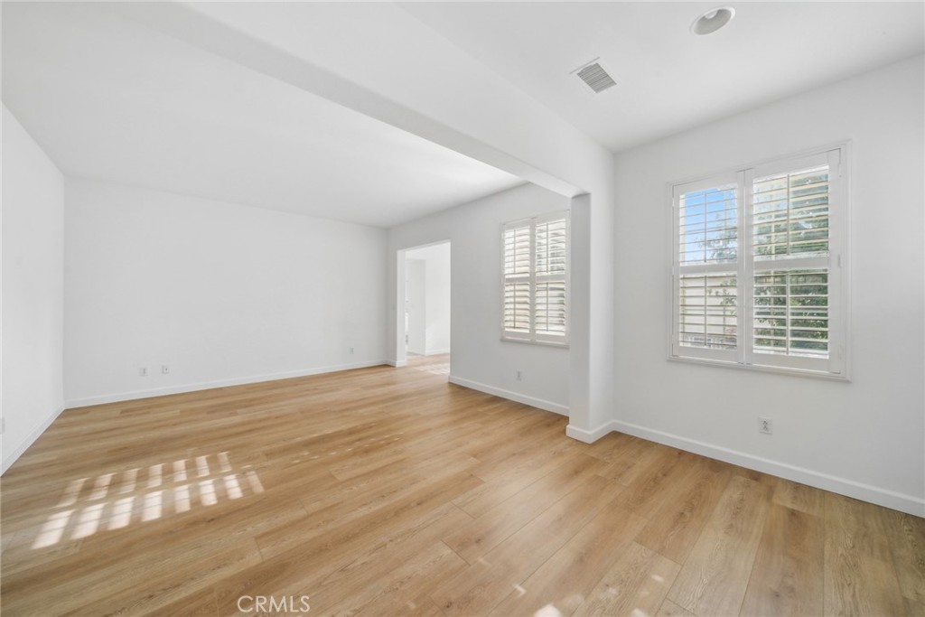 MLS #OC25270938 image #13