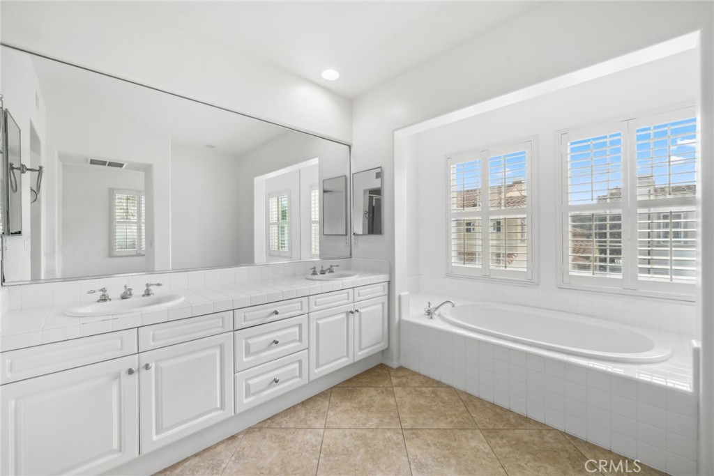 MLS #OC25270938 image #16