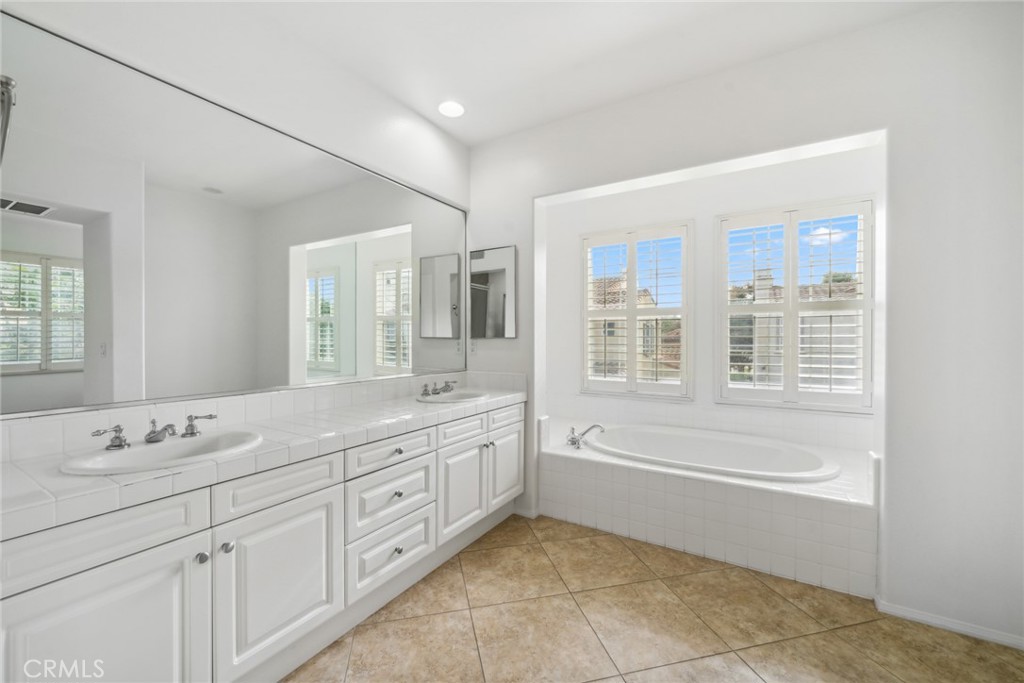 MLS #OC25270938 image #17