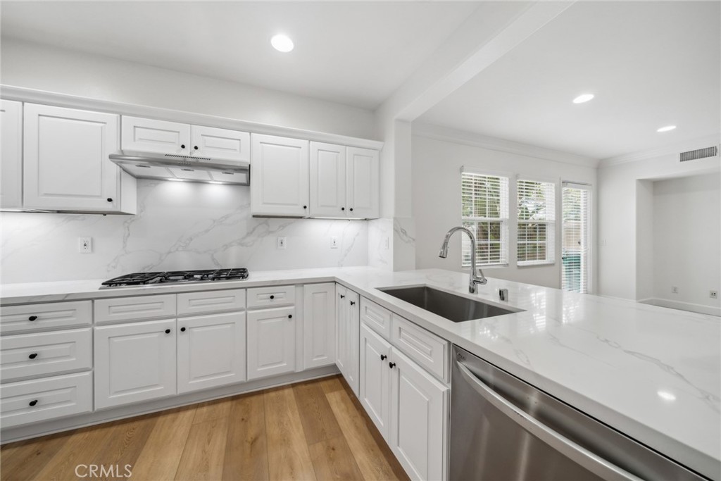 MLS #OC25270938 image #2