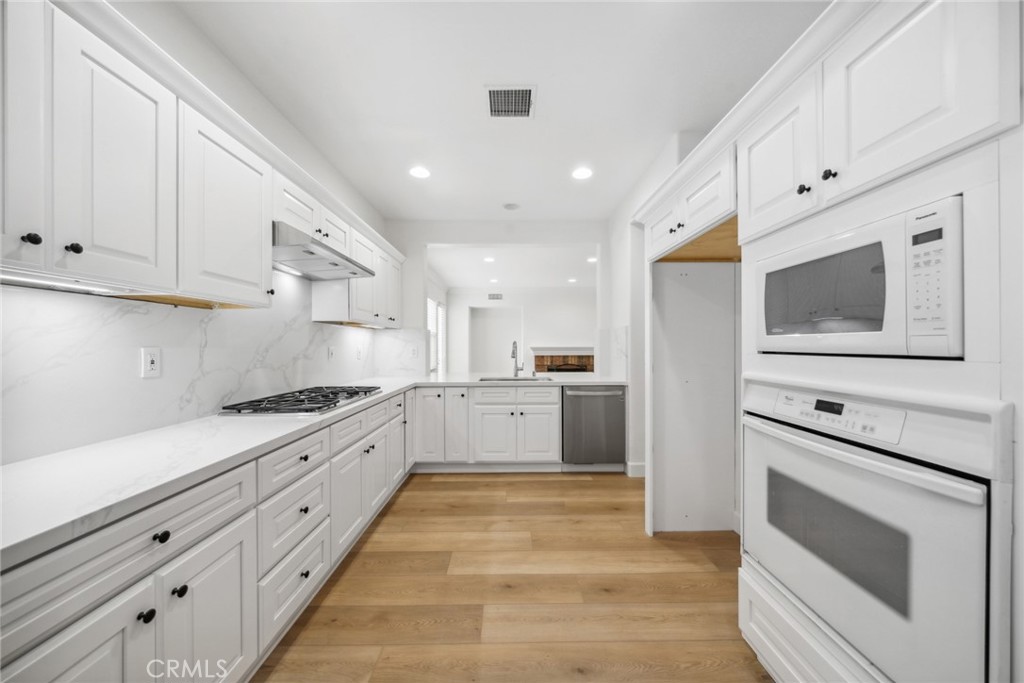 MLS #OC25270938 image #3