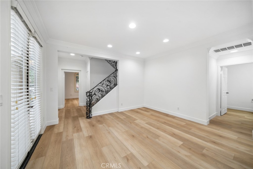 MLS #OC25270938 image #9