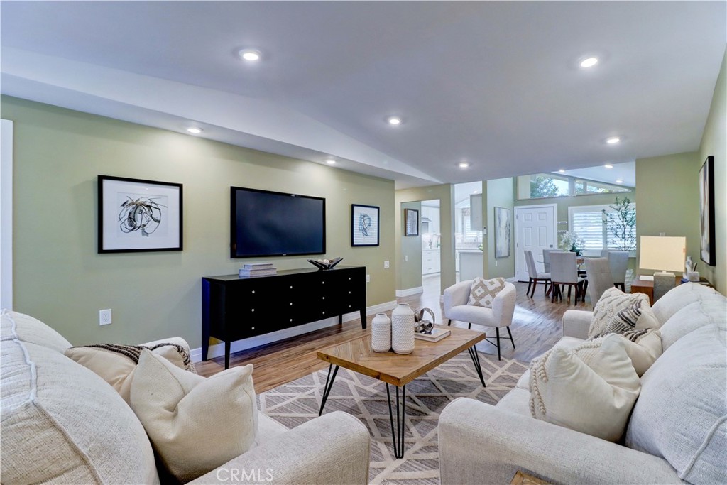 MLS #OC25270991 image #16