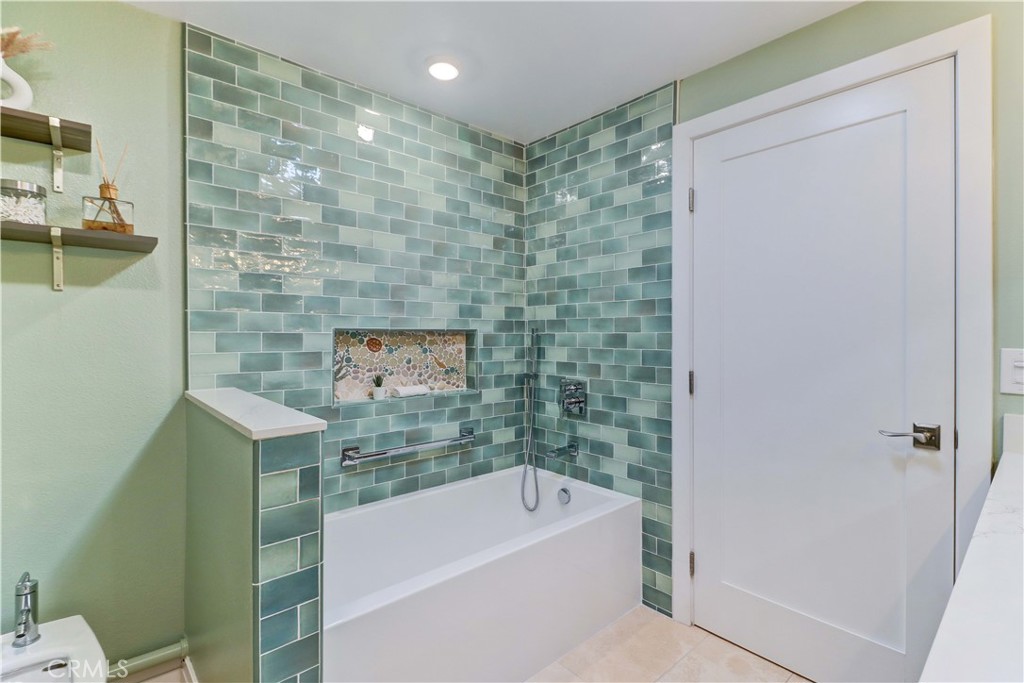 MLS #OC25270991 image #23