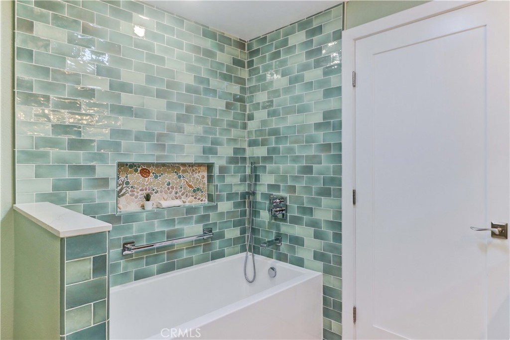 MLS #OC25270991 image #24