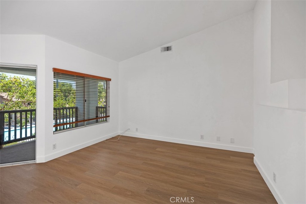 MLS #OC25267820 image #4