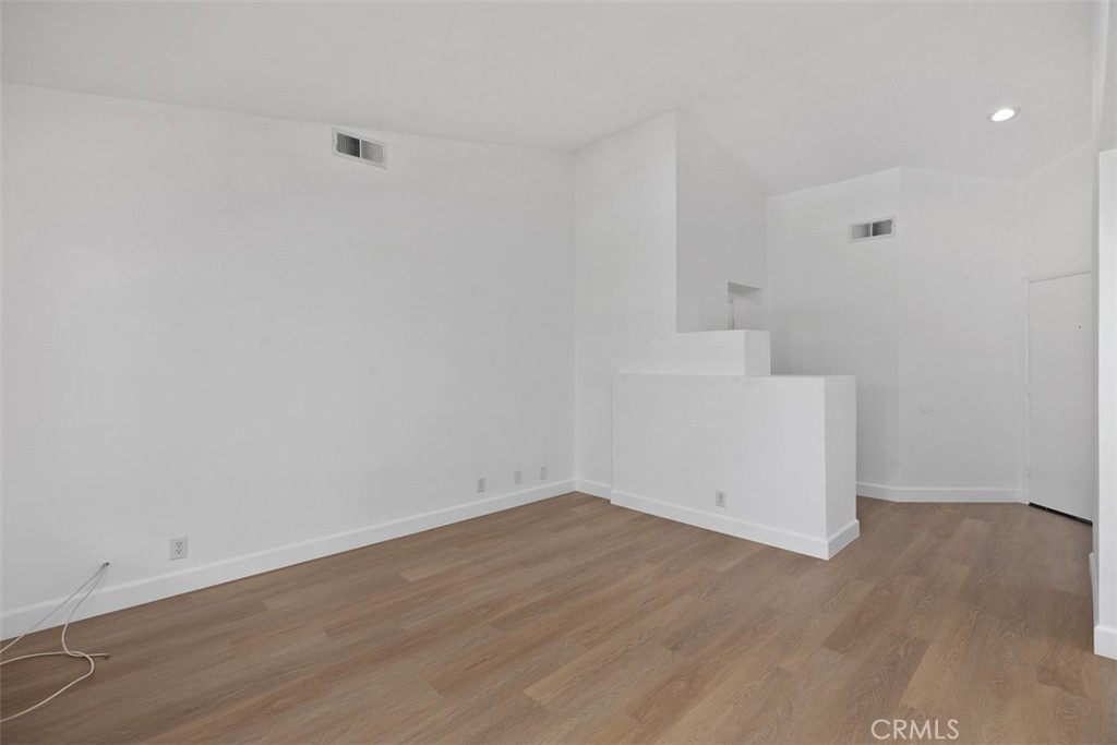 MLS #OC25267820 image #5