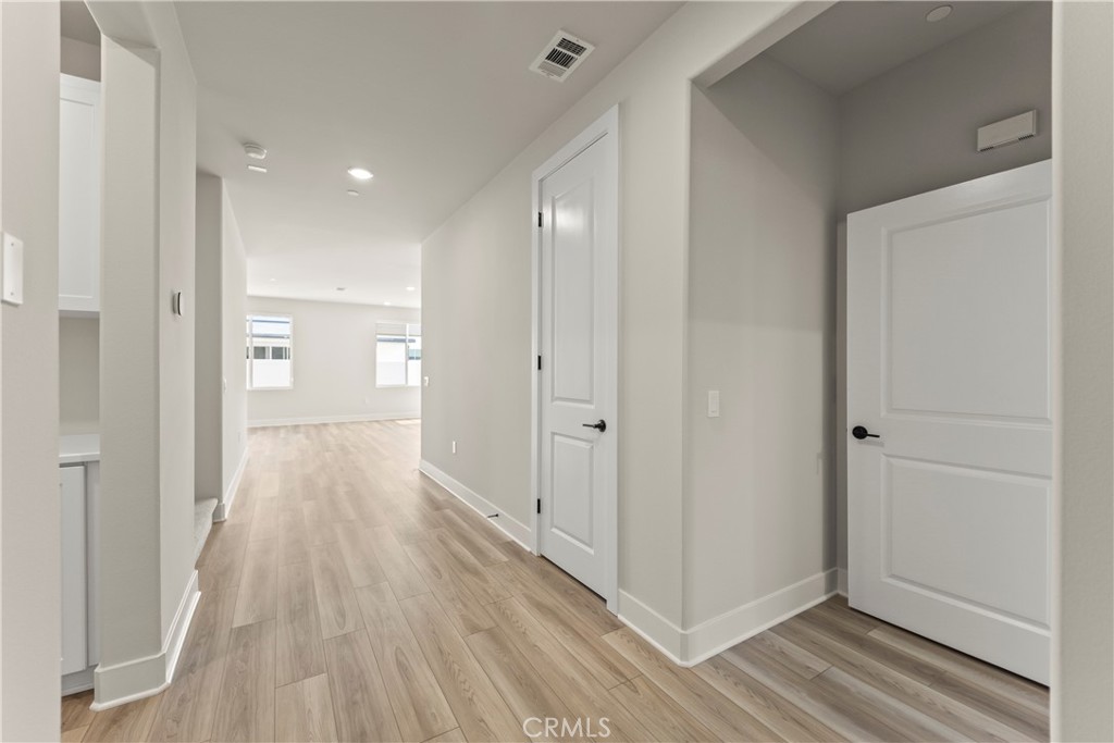 MLS #OC25271013 image #4