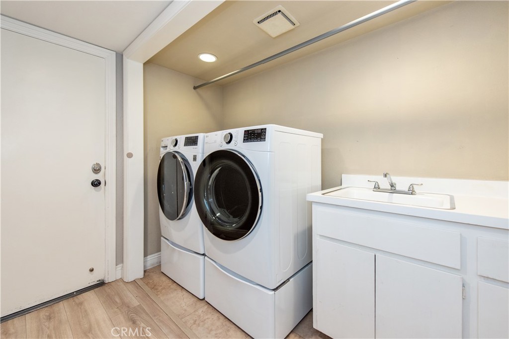 MLS #OC25271021 image #34