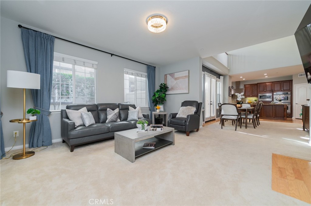 MLS #OC25271026 image #1