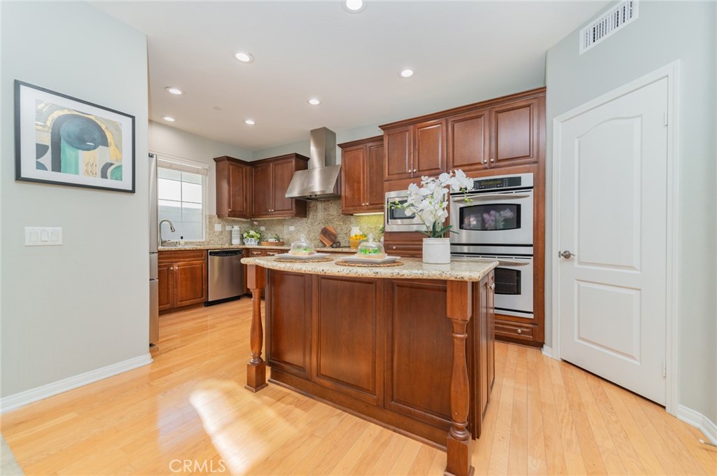 MLS #OC25271026 image #11