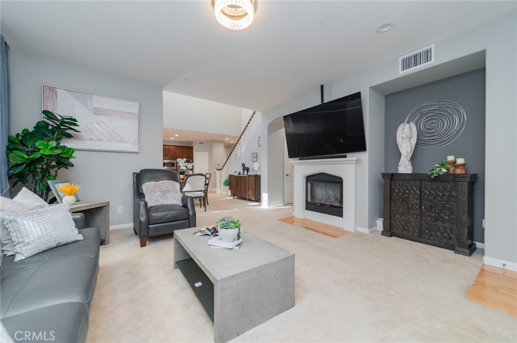 MLS #OC25271026 image #2