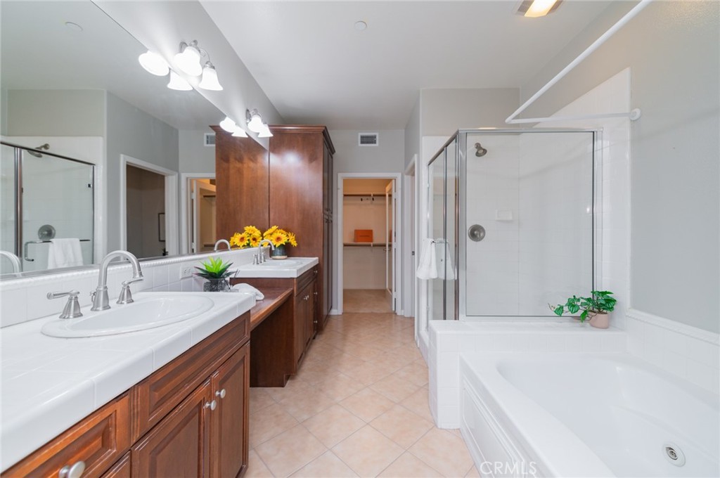 MLS #OC25271026 image #8