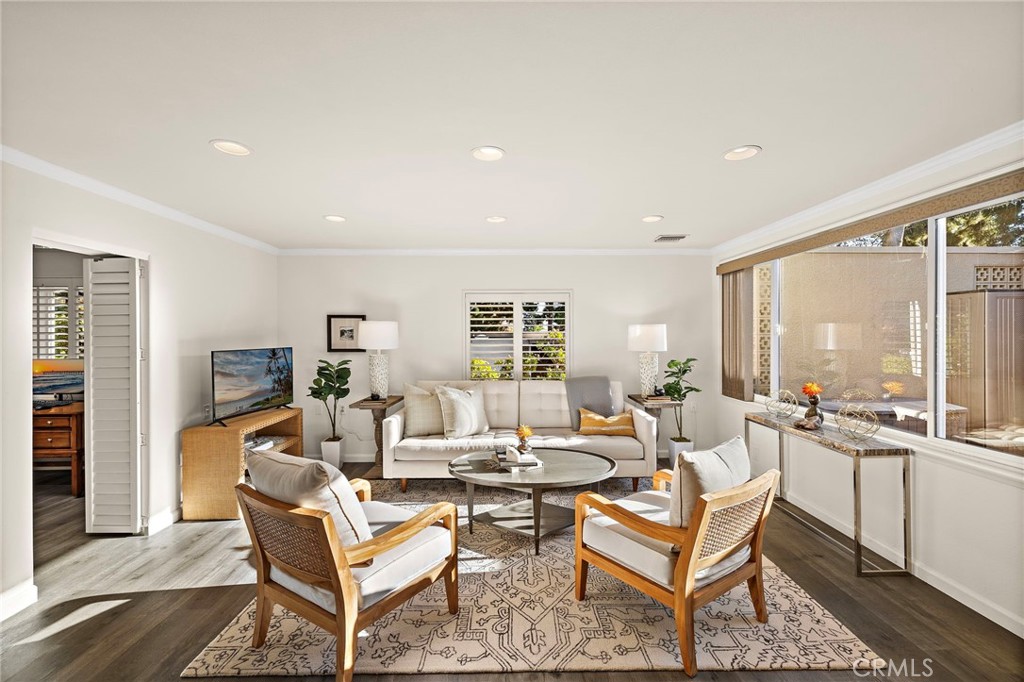 MLS #OC25271051 image #1