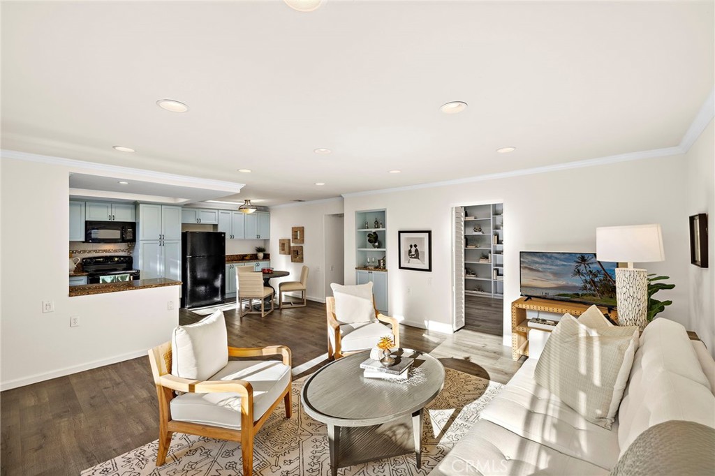 MLS #OC25271051 image #2