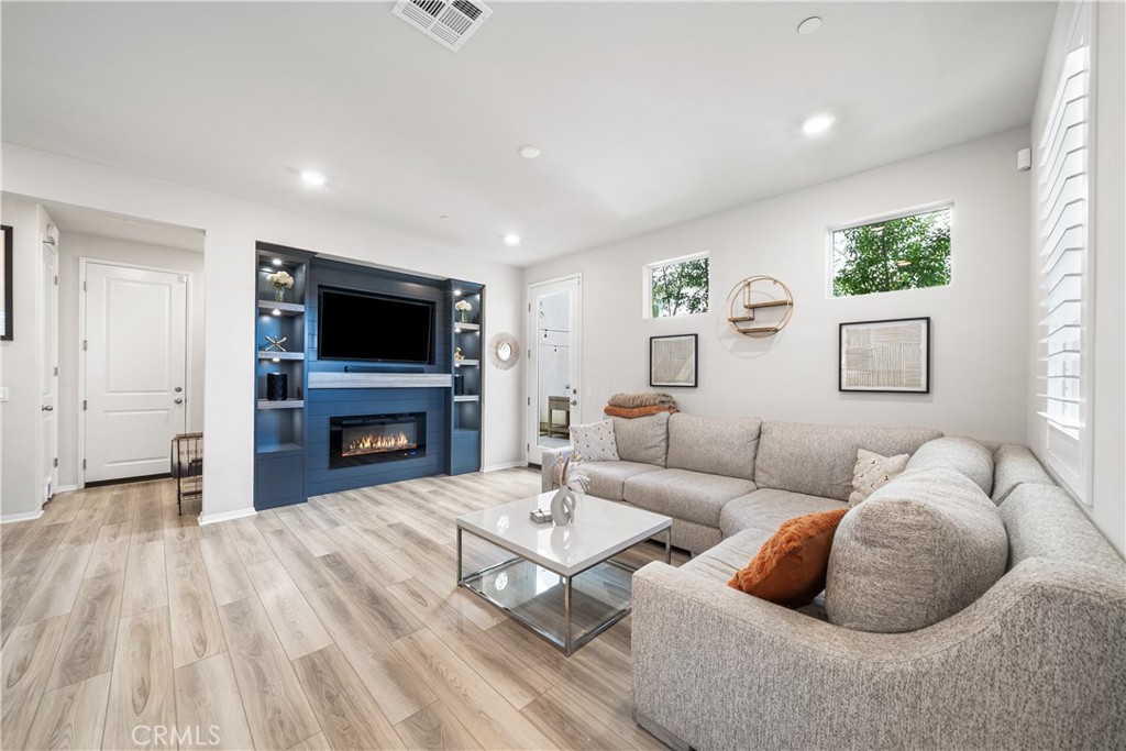 MLS #OC25271087 image #13