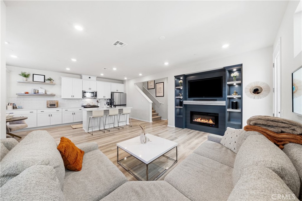 MLS #OC25271087 image #14