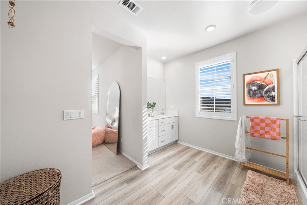 MLS #OC25271087 image #33