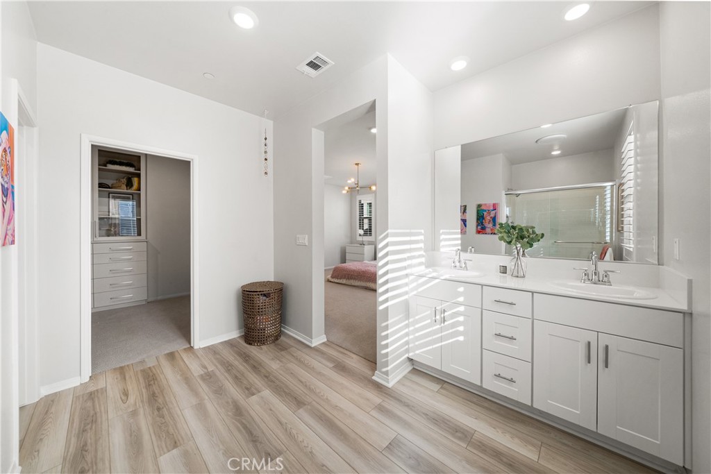 MLS #OC25271087 image #34