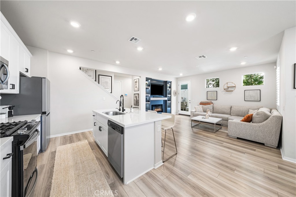 MLS #OC25271087 image #4