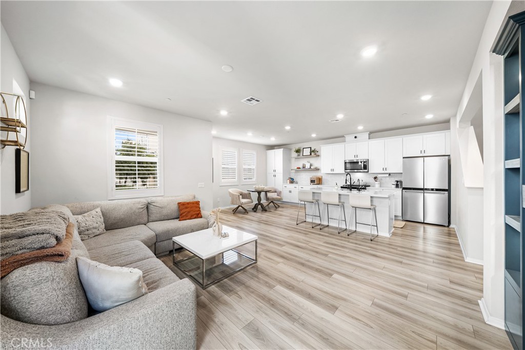 MLS #OC25271087 image #9