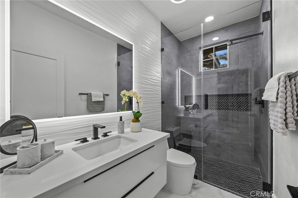 MLS #OC25271112 image #12