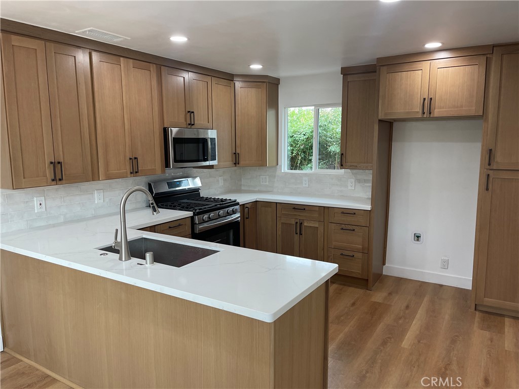 MLS #OC25271126 image #4