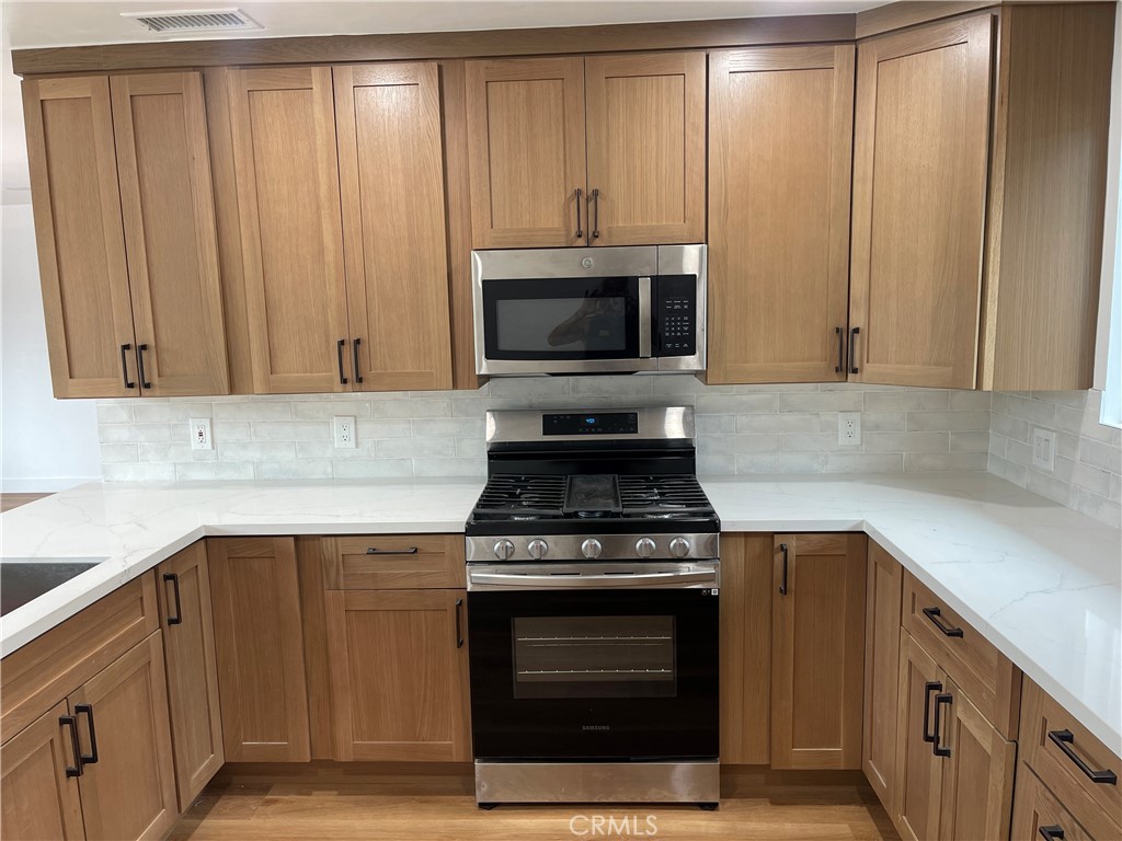 MLS #OC25271126 image #6