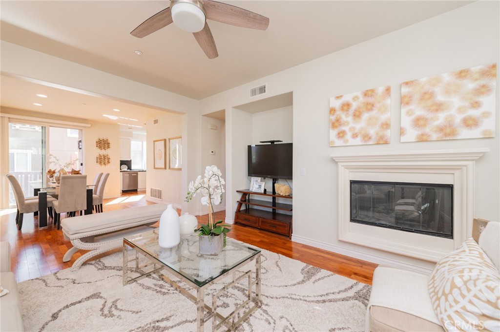 MLS #OC25271165 image #1