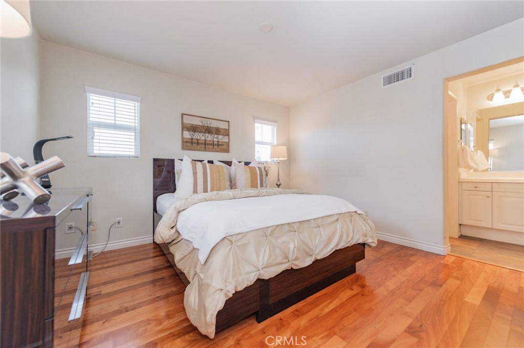 MLS #OC25271165 image #10